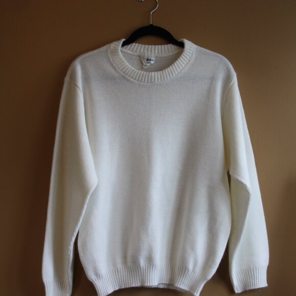 Vintage White Knit Sweater – Made in Canada 🤍 - Picture 2 of 3